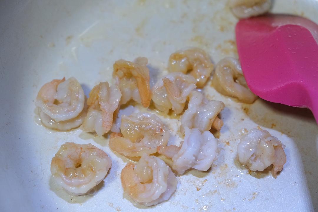 颜值高、且美味的「甜椒炒虾仁」的做法 步骤4