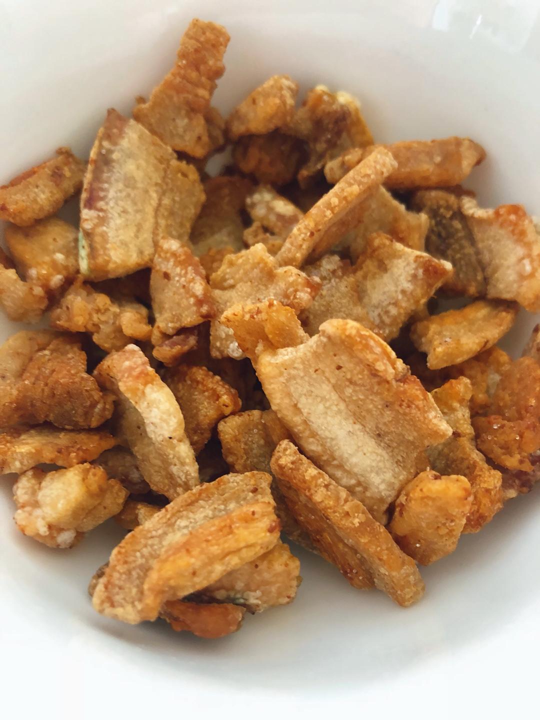 猪油渣变成好吃的零食.