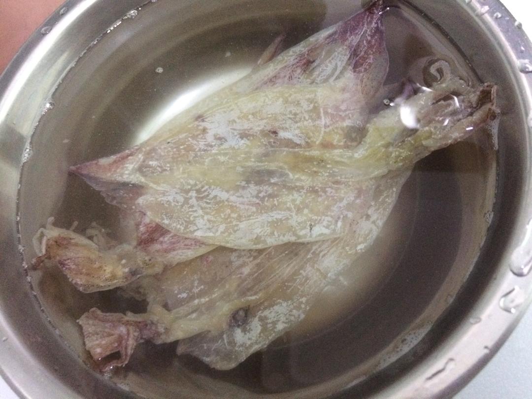 鱿鱼干提前一晚泡发