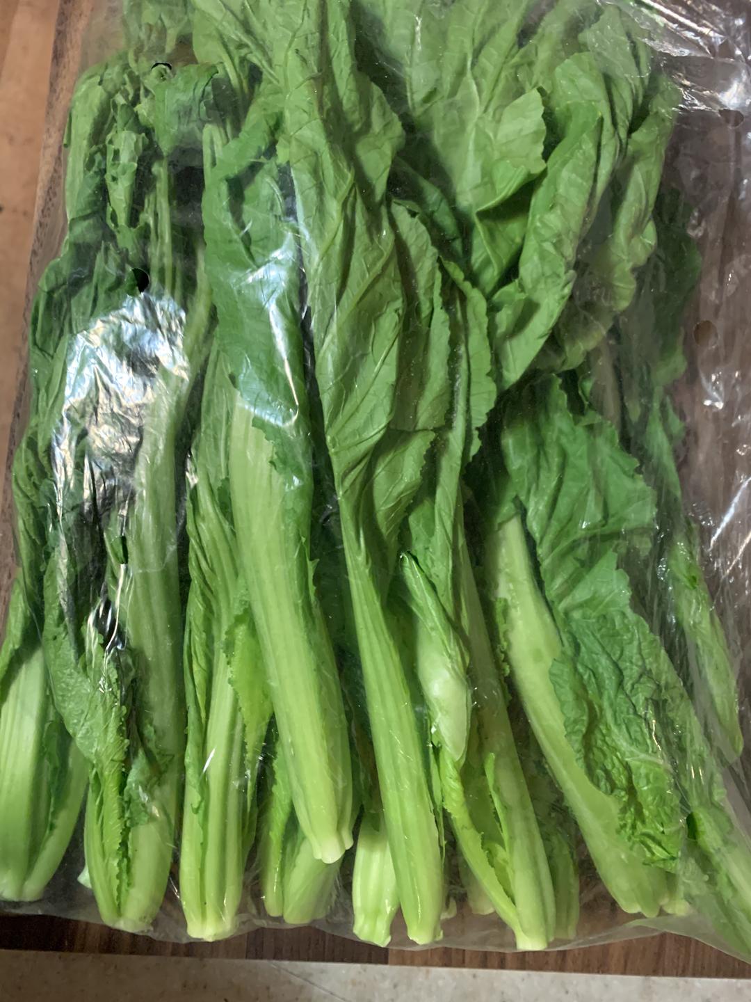 这个唐人超市都有卖的小芥菜,也是到了多伦多才认识的,后来在大统华